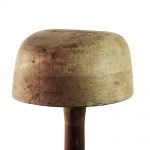 Oval crown with flat top.