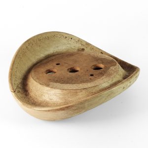 Cowboy Style brim with a high edge on one side.
